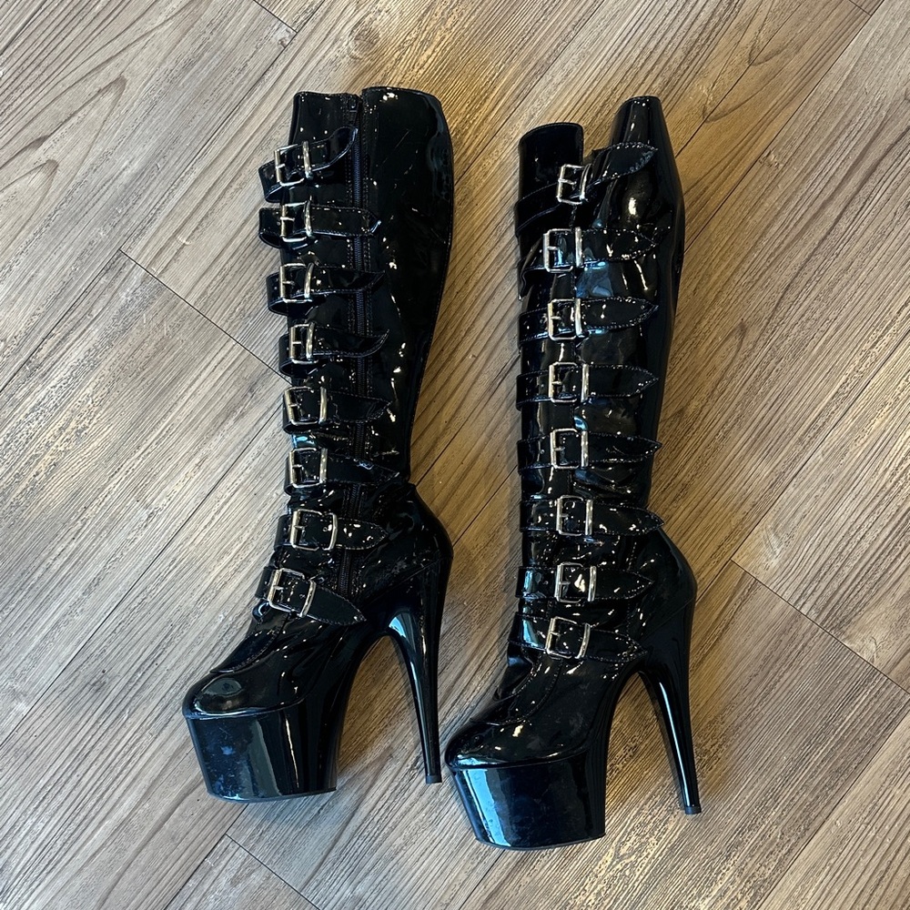 Black Patent Leather Buckle Skripper Boots
